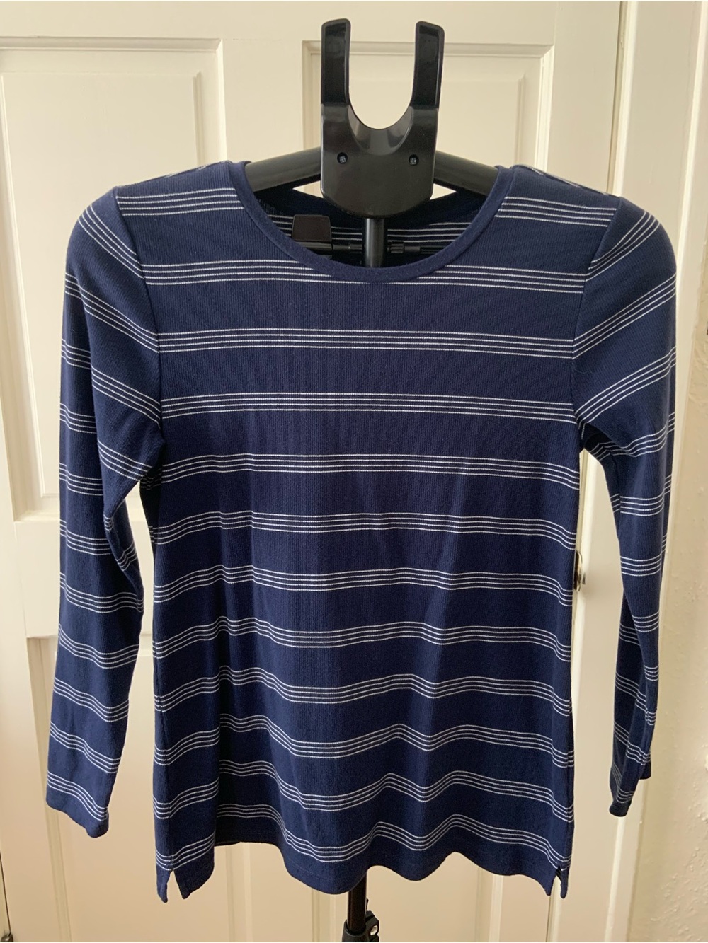 Old Navy Women's Navy Striped Long-Sleeve Top Size Slim Fit Medium